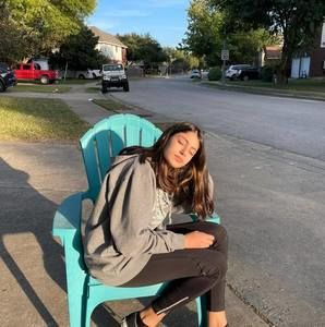 Meet your Posher, Yesmina